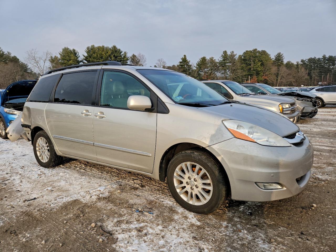 2009 TOYOTA SIENNA XLE photo 4