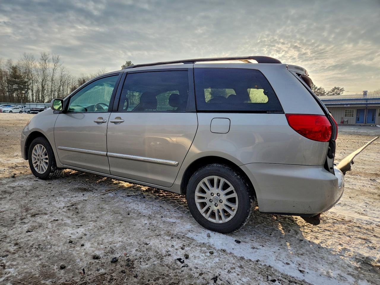 2009 TOYOTA SIENNA XLE photo 2