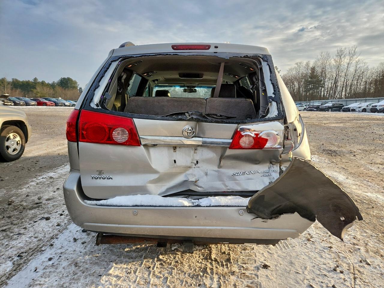 2009 TOYOTA SIENNA XLE photo 6