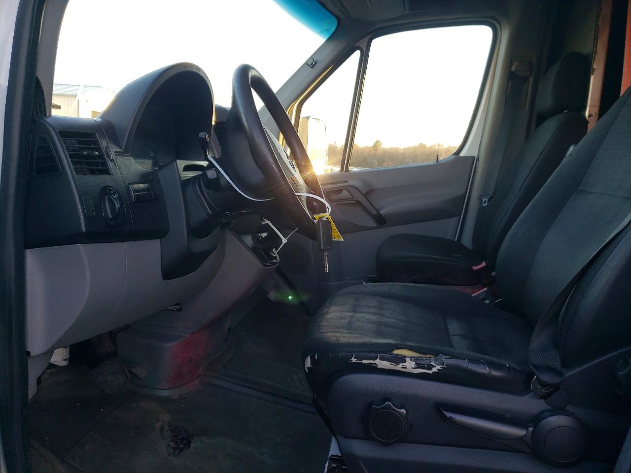 2014 MERCEDES BENZ SPRINTER DELIVERY TRUCK photo 7