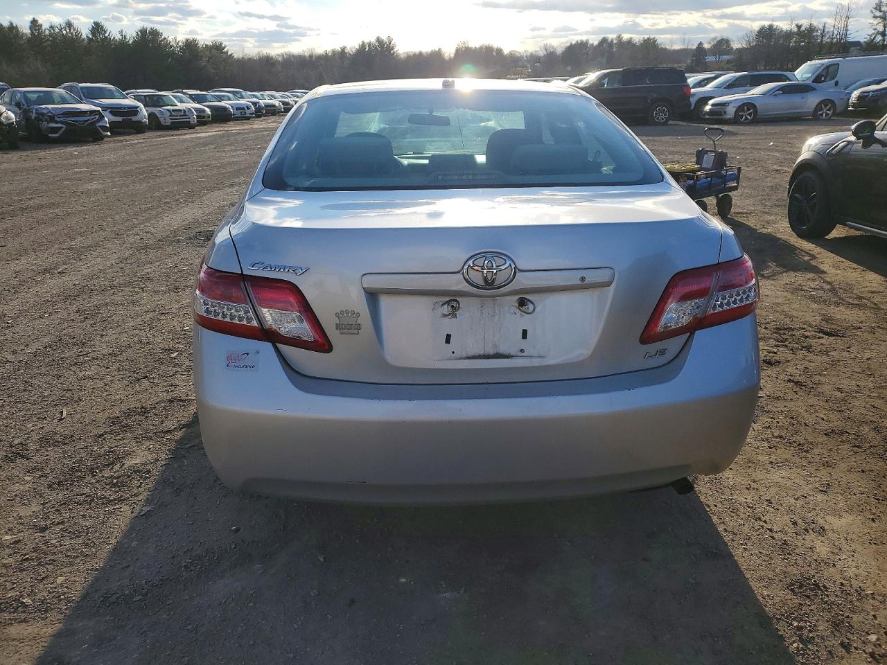 2010 TOYOTA CAMRY BASE photo 11