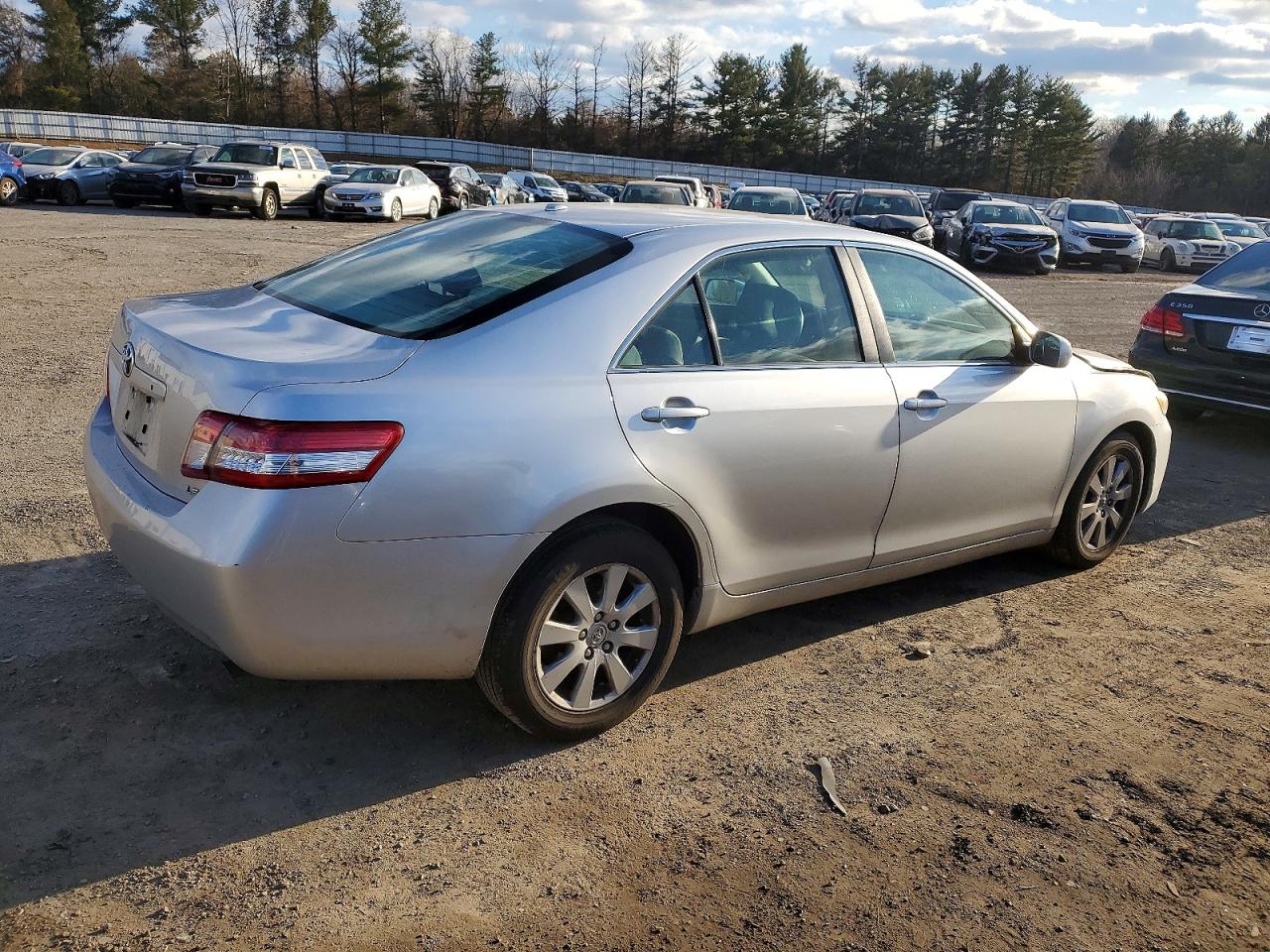 2010 TOYOTA CAMRY BASE photo 5