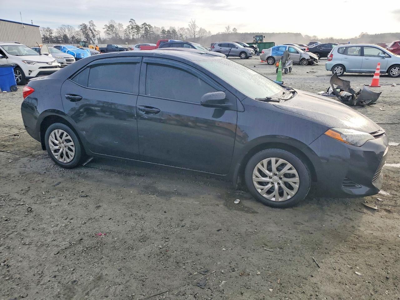 2017 TOYOTA COROLLA L photo 4