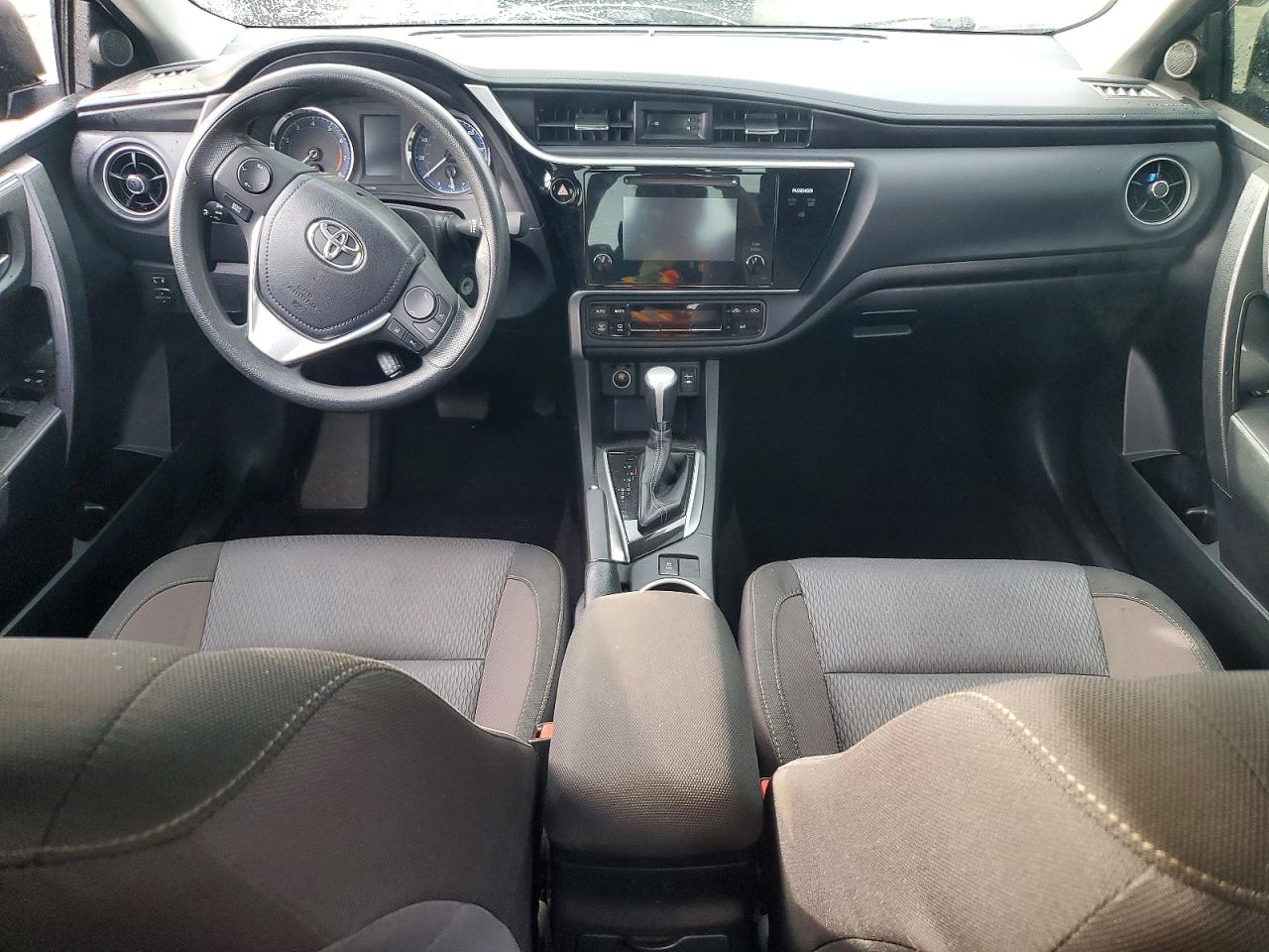 2017 TOYOTA COROLLA L photo 8
