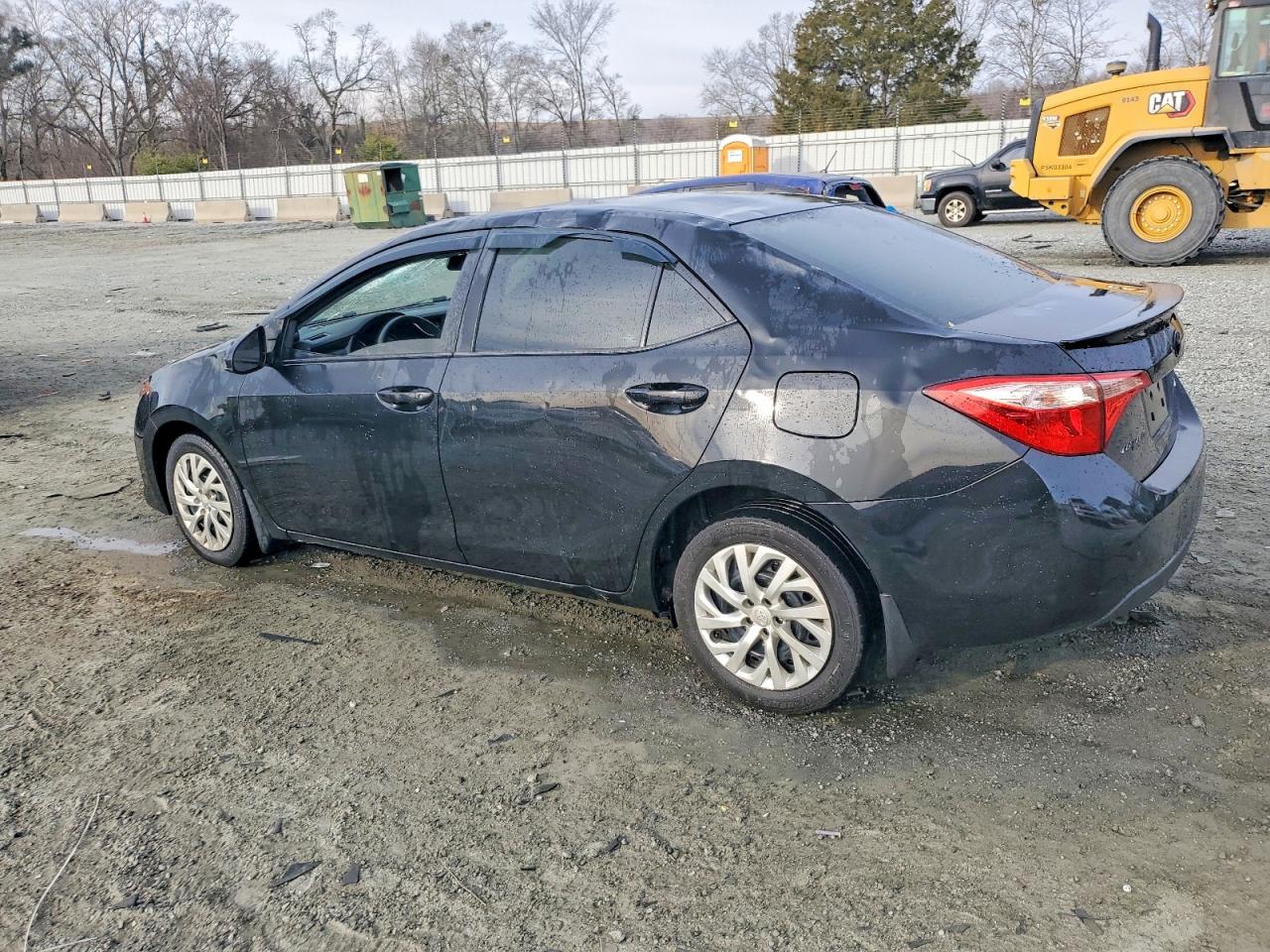 2017 TOYOTA COROLLA L photo 2