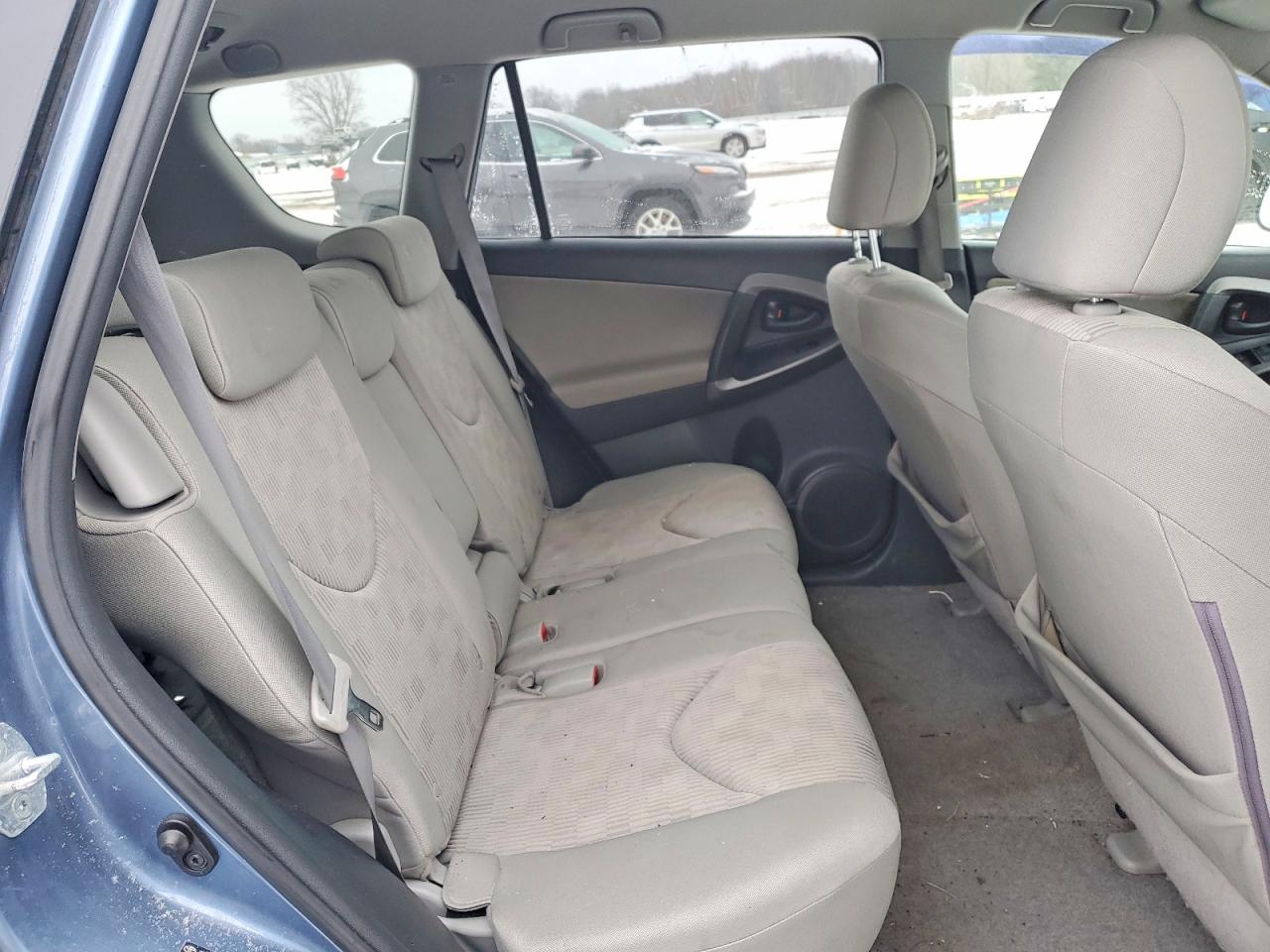 2011 TOYOTA RAV4 photo 11