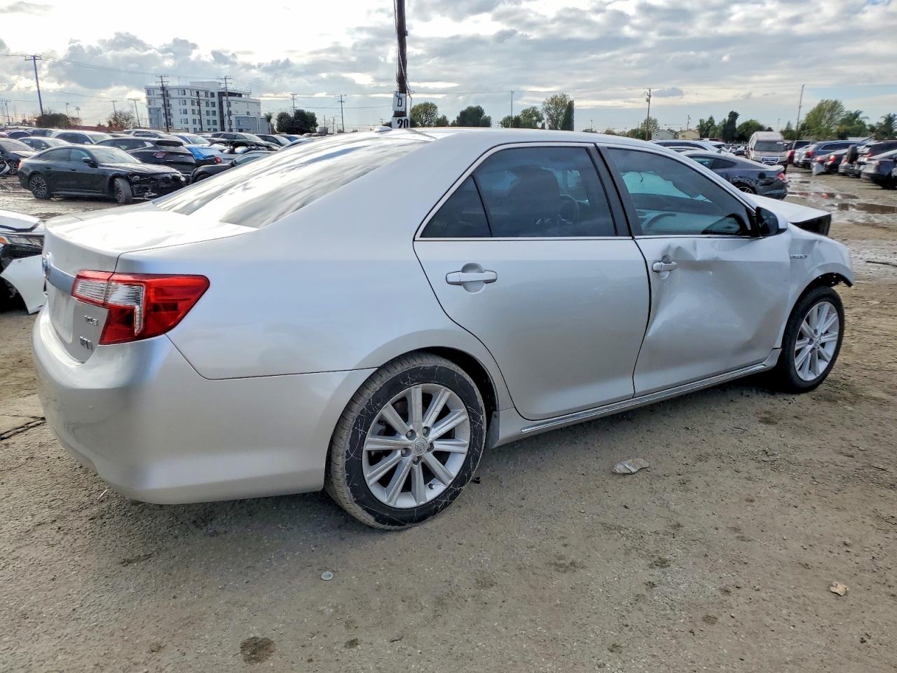 2013 TOYOTA CAMRY HYBRID photo 3