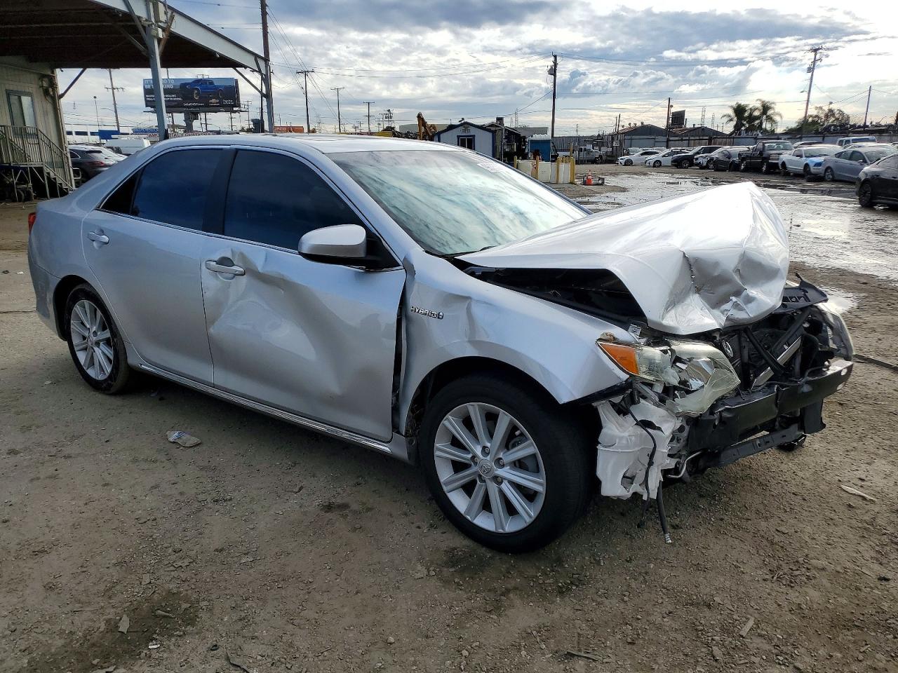 2013 TOYOTA CAMRY HYBRID photo 4