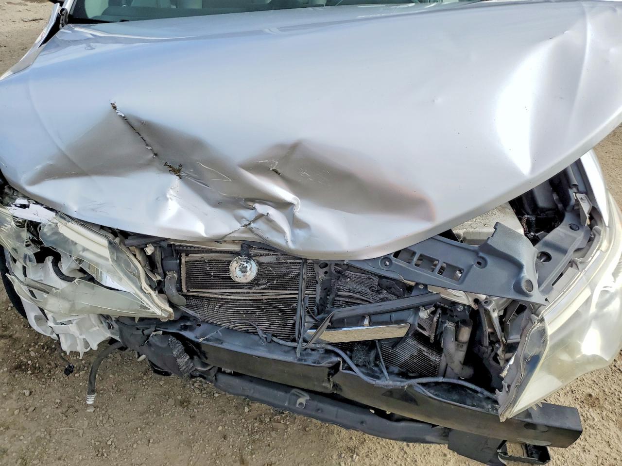 2013 TOYOTA CAMRY HYBRID photo 11