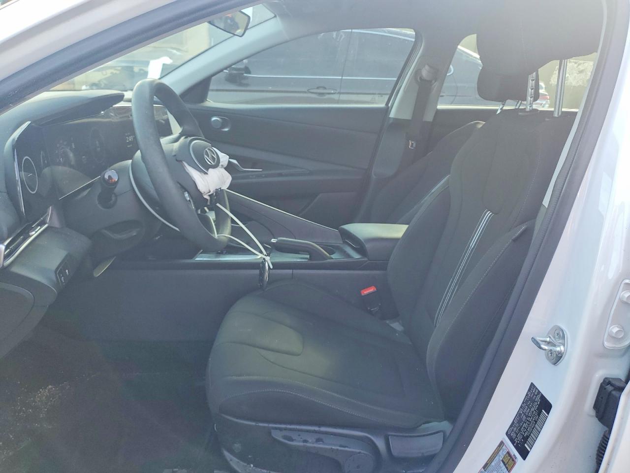 2024 HYUNDAI ELANTRA SEL photo 7