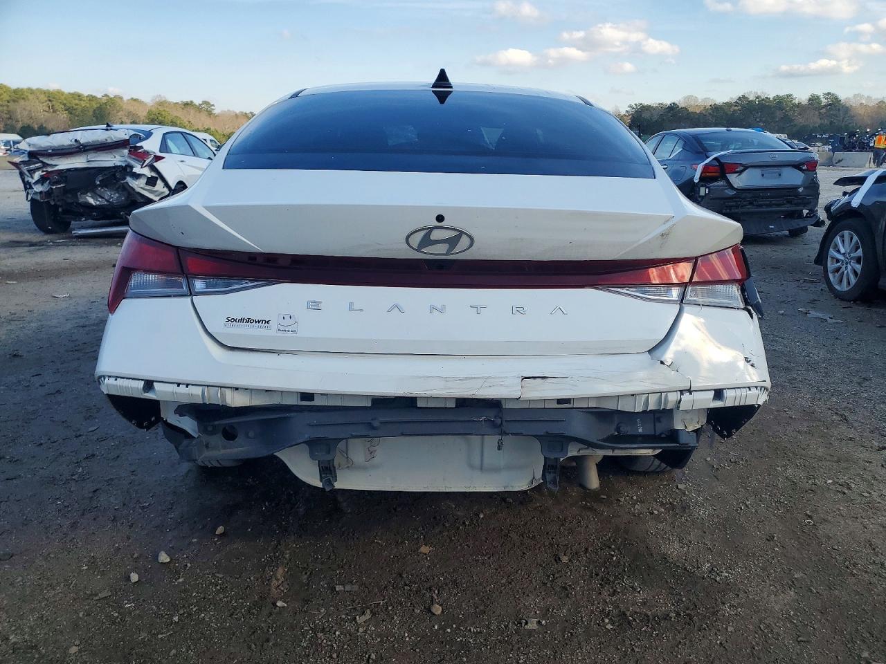 2024 HYUNDAI ELANTRA SEL photo 6