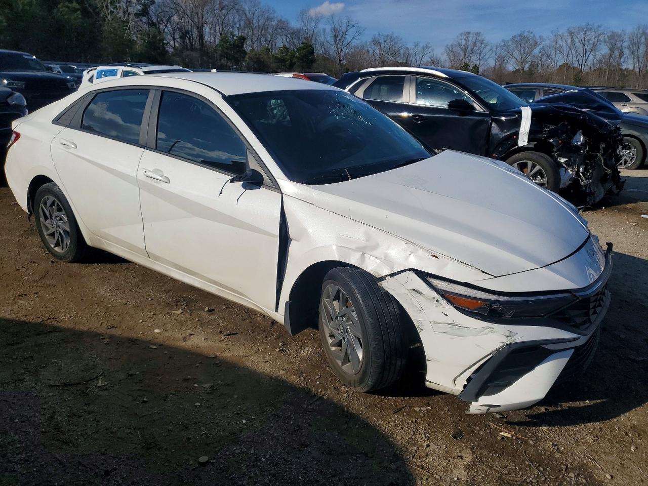 2024 HYUNDAI ELANTRA SEL photo 4