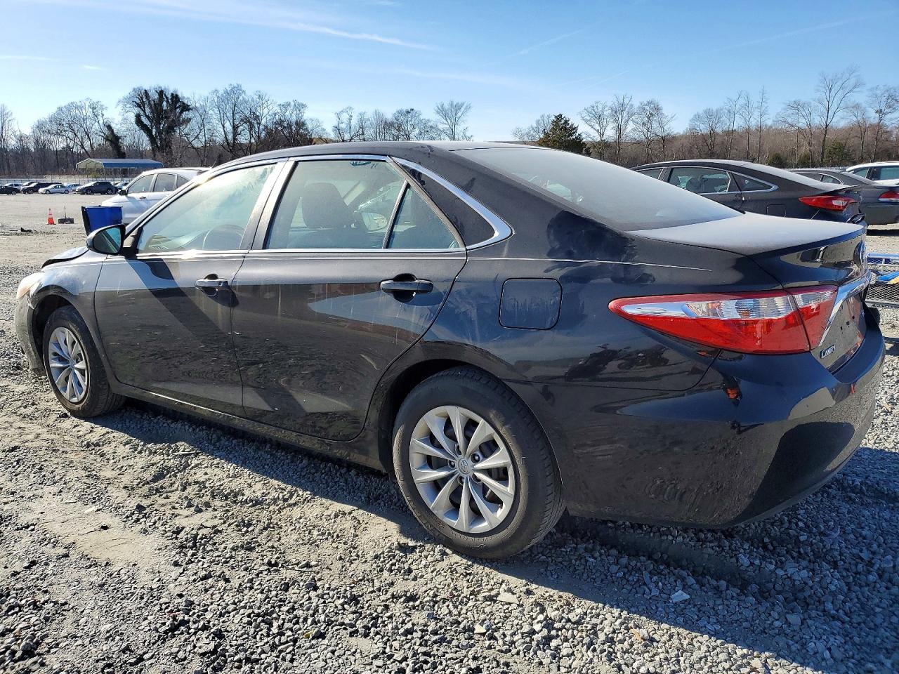 2017 TOYOTA CAMRY LE photo 4