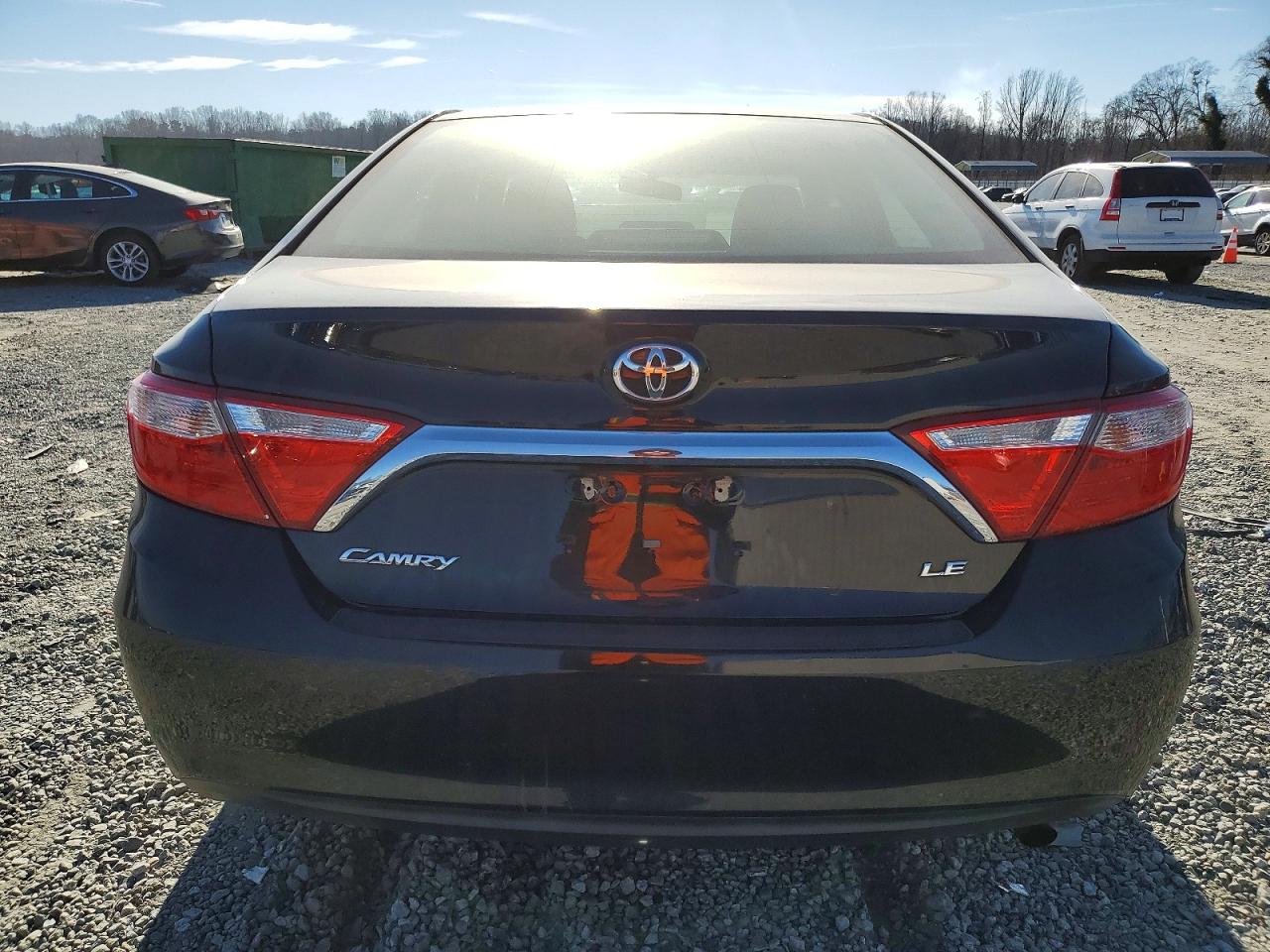 2017 TOYOTA CAMRY LE photo 16