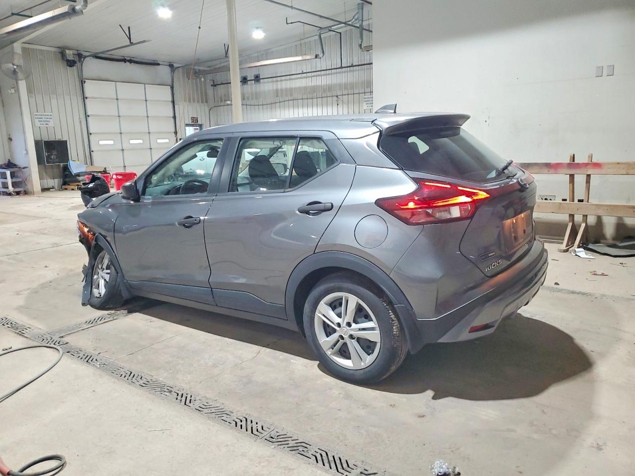 2022 NISSAN KICKS S photo 2