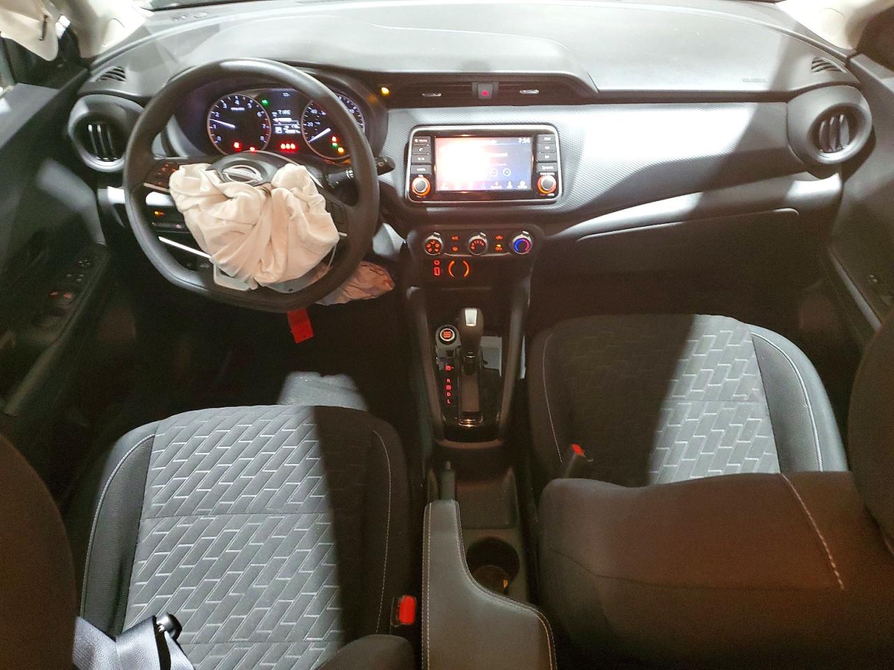 2022 NISSAN KICKS S photo 8