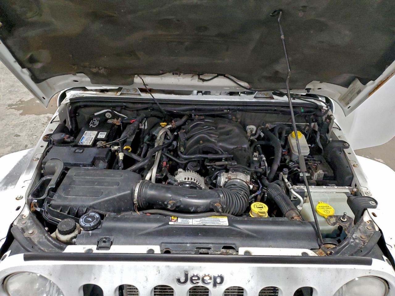 2012 JEEP WRANGLER UNLIMITED SAHARA photo 12