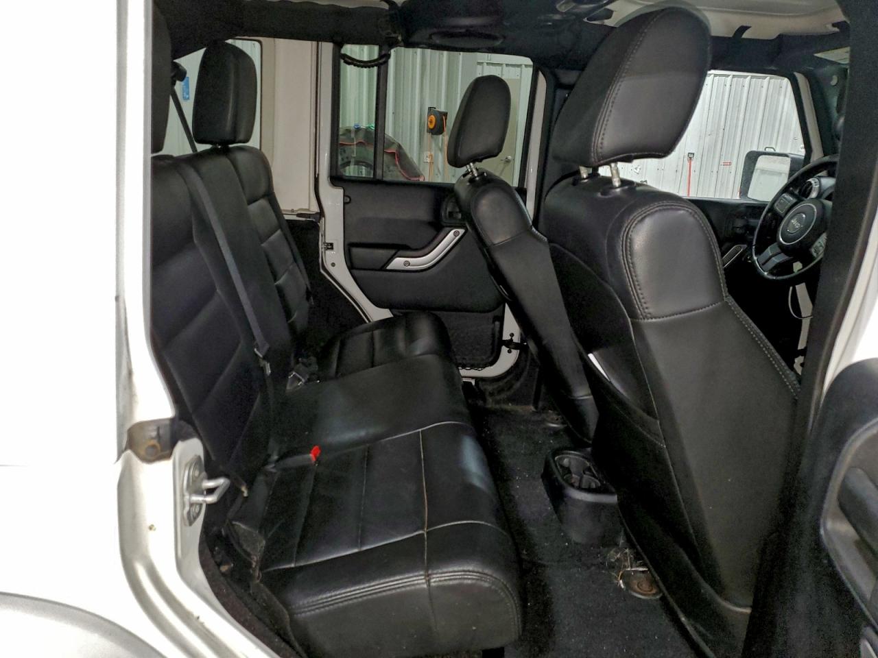 2012 JEEP WRANGLER UNLIMITED SAHARA photo 11