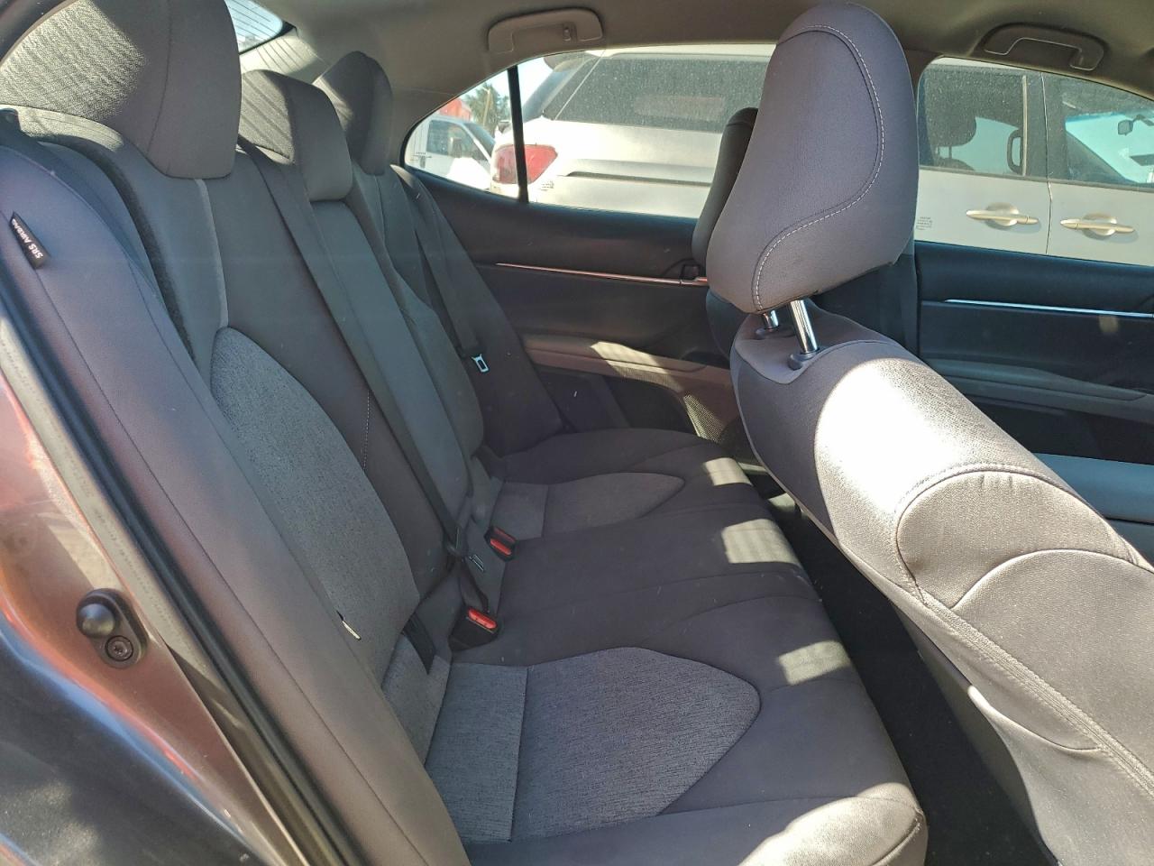 2021 TOYOTA CAMRY LE photo 10