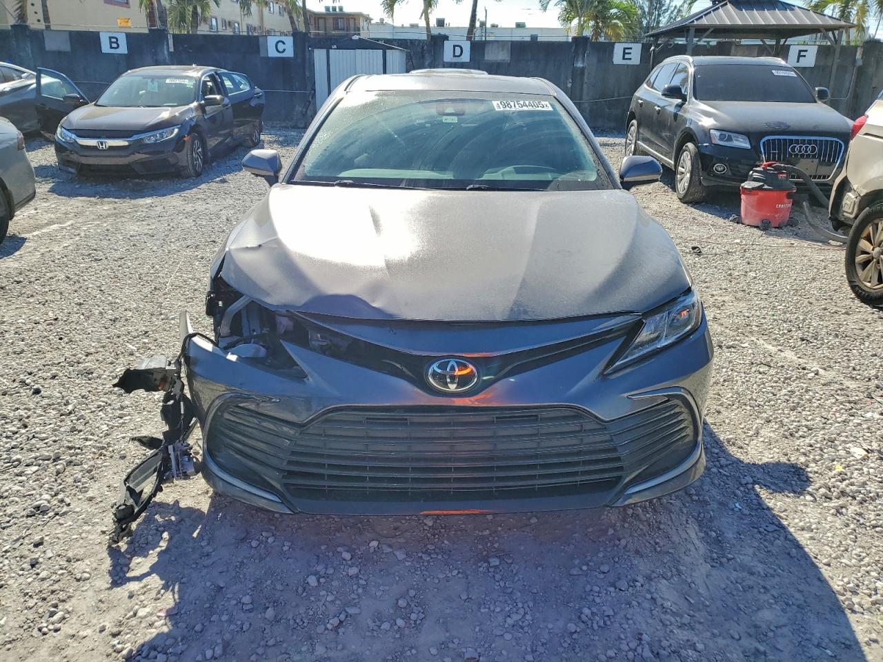 2021 TOYOTA CAMRY LE photo 5