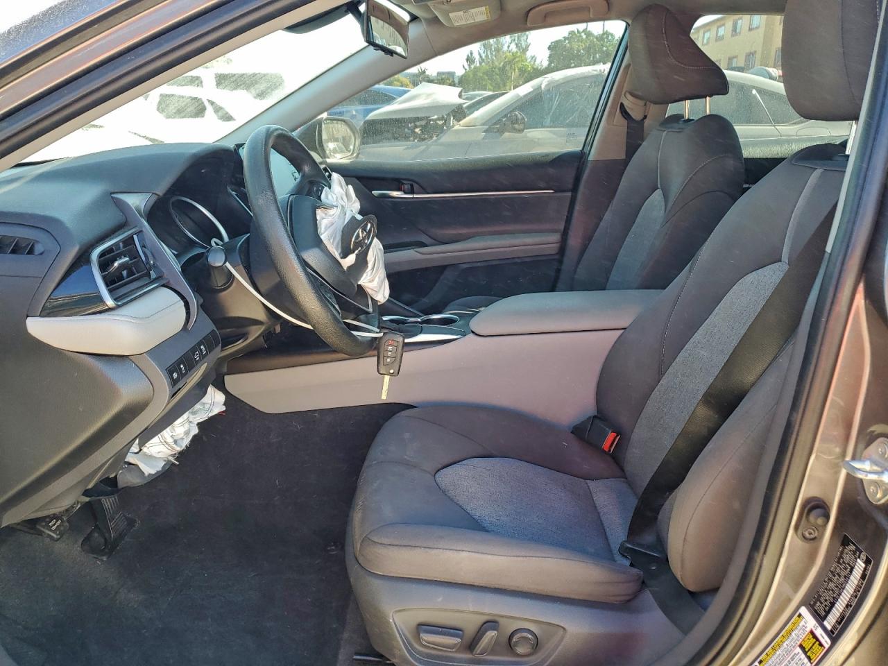 2021 TOYOTA CAMRY LE photo 7