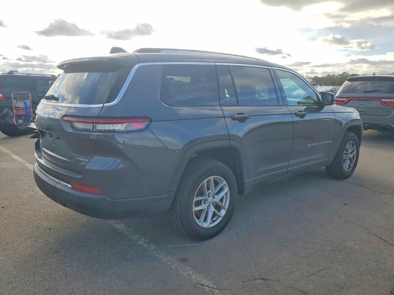 2022 JEEP GRAND CHEROKEE L LIMITED photo 3