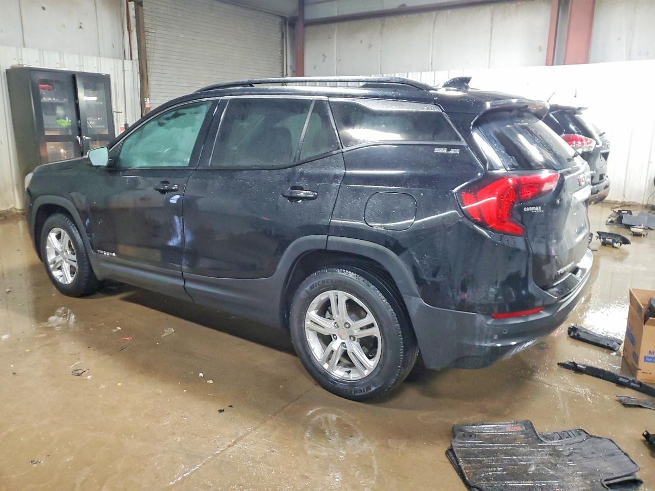 2018 GMC TERRAIN SLE photo 2