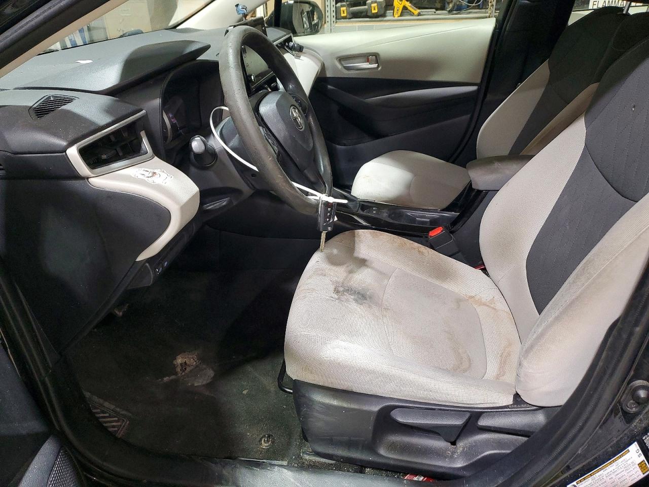 2021 TOYOTA COROLLA LE photo 7