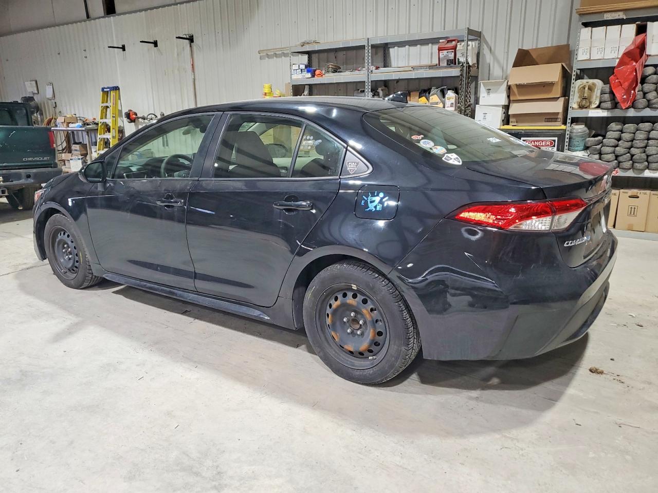 2021 TOYOTA COROLLA LE photo 2
