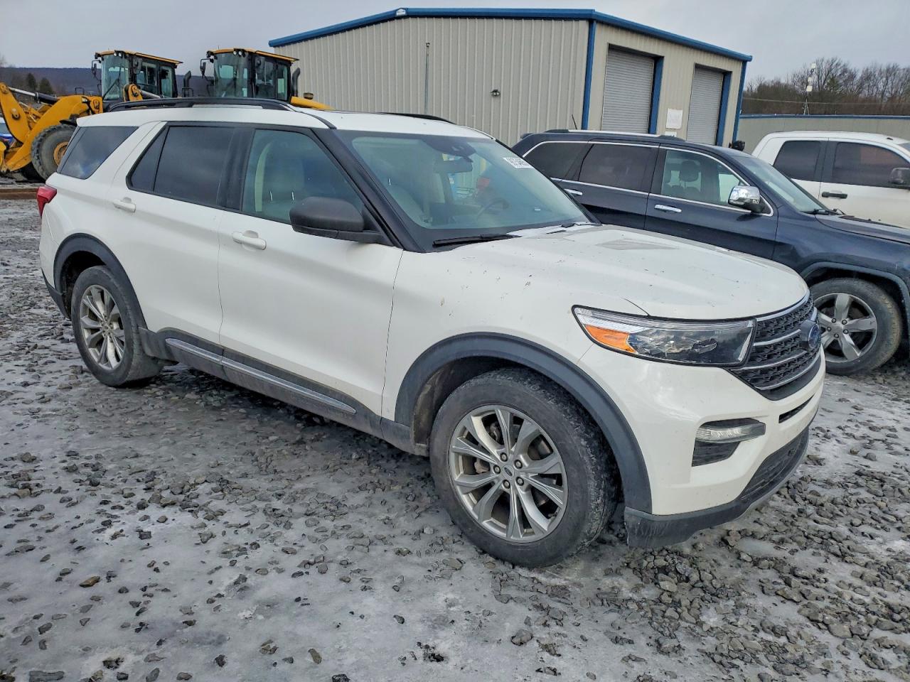 2021 FORD EXPLORER XLT photo 4