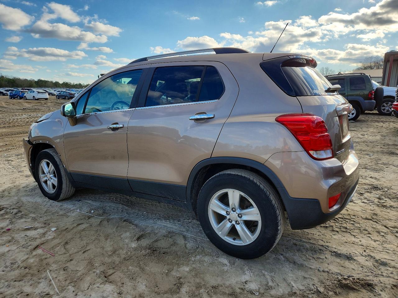 2018 CHEVROLET TRAX 1LT photo 2