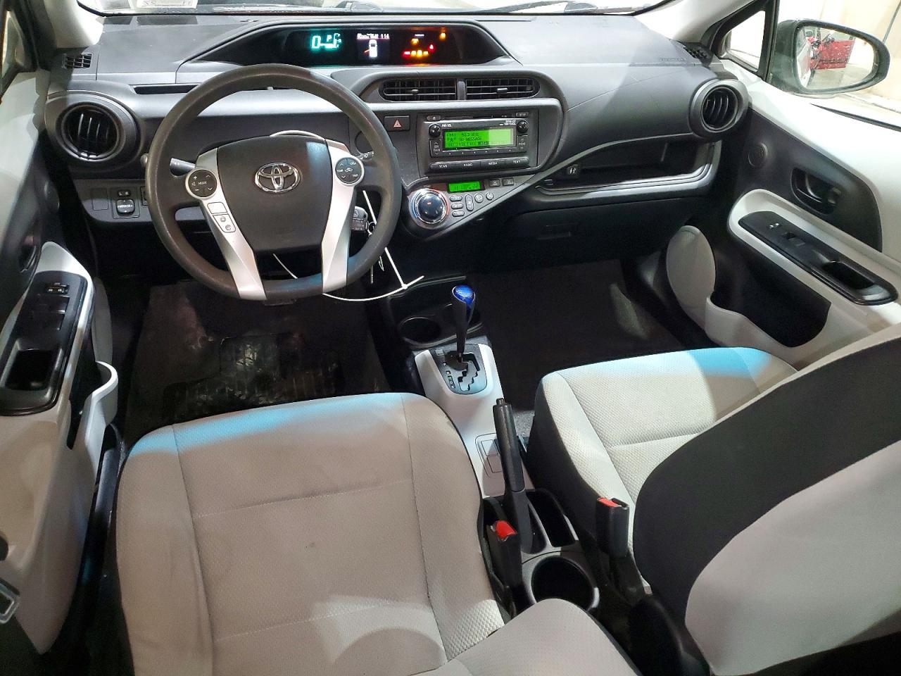 2012 TOYOTA PRIUS C photo 8
