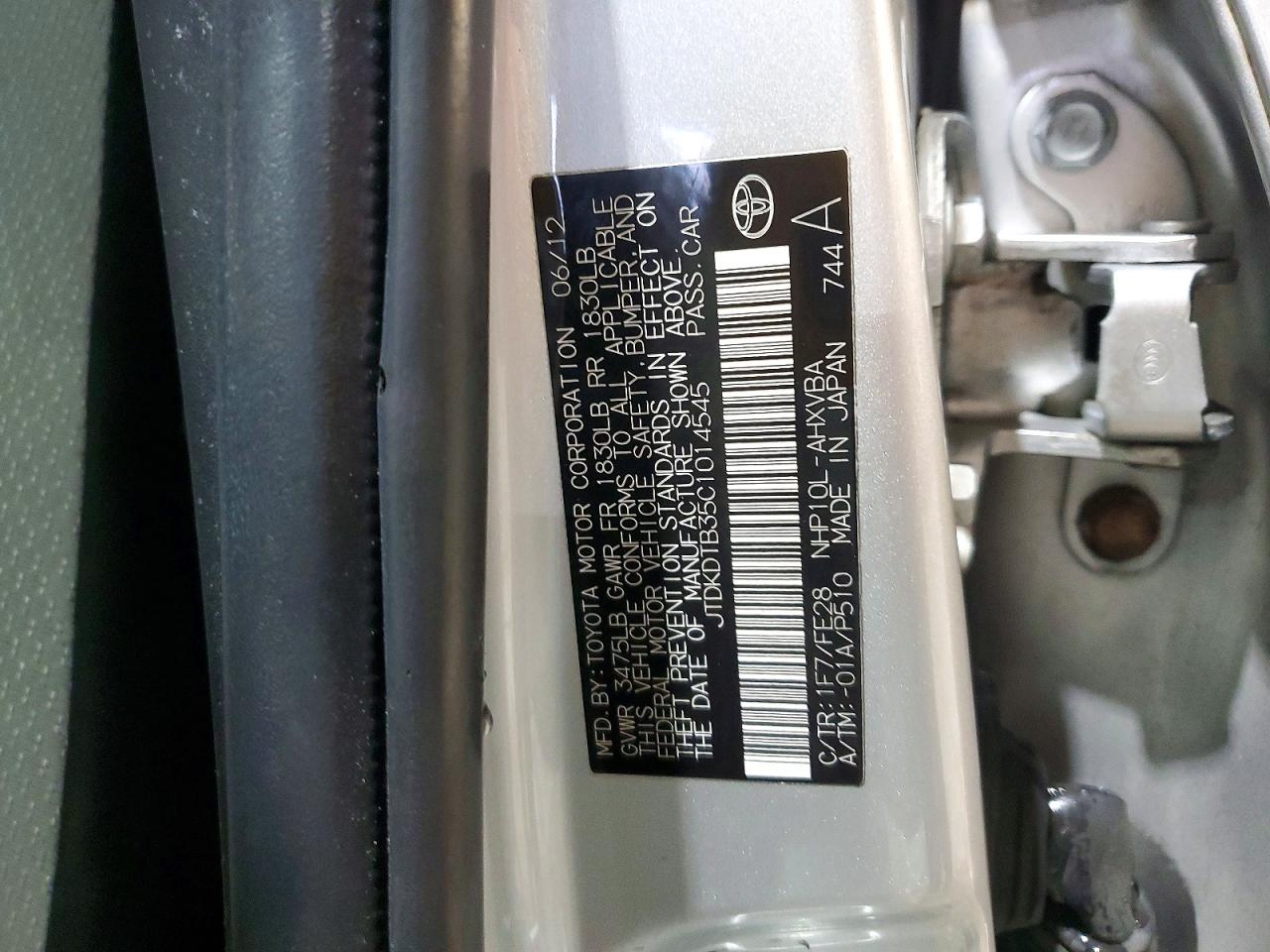 2012 TOYOTA PRIUS C photo 13