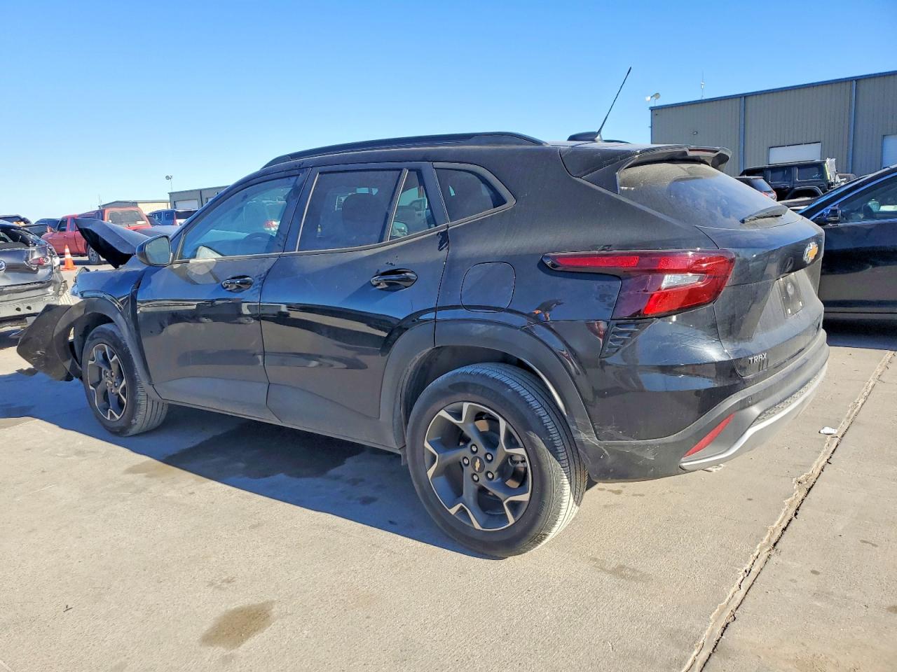 2025 CHEVROLET TRAX 1LT photo 2