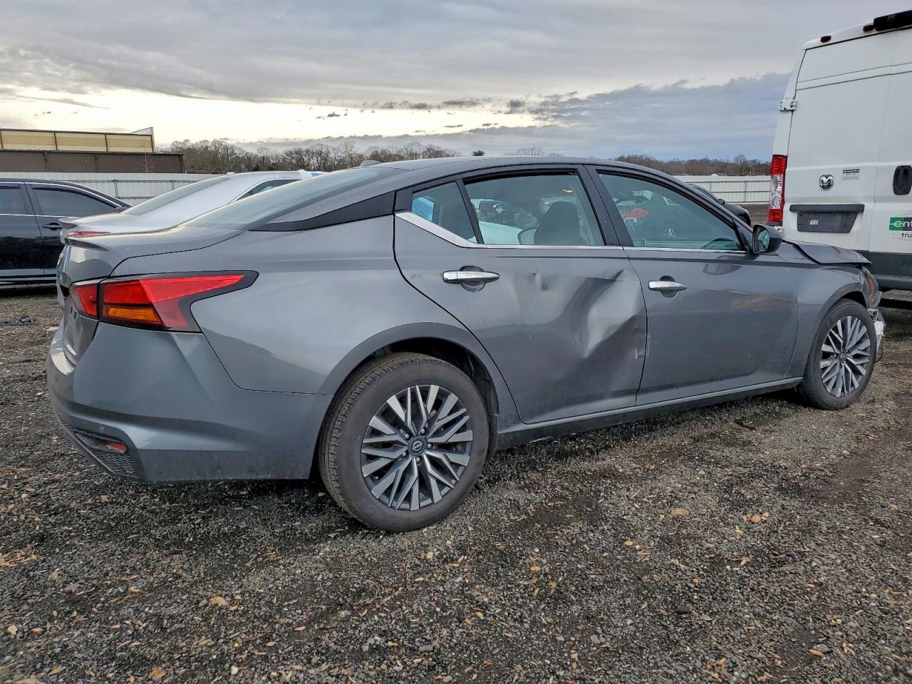 2025 NISSAN ALTIMA SV photo 3