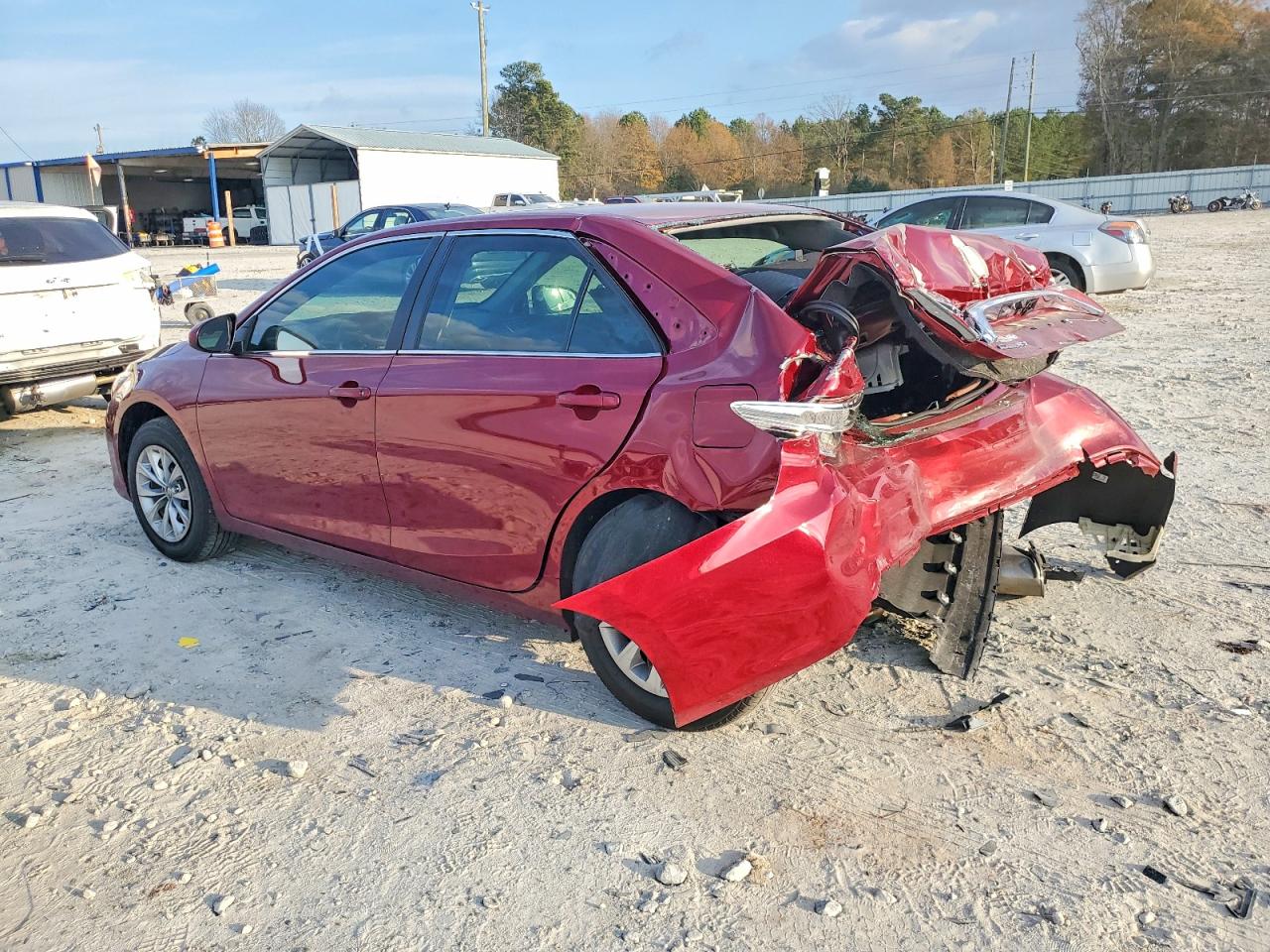 2017 TOYOTA CAMRY LE photo 2