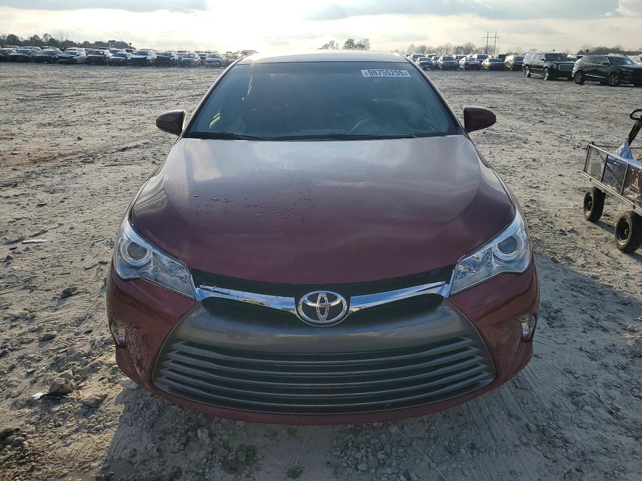 2017 TOYOTA CAMRY LE photo 5