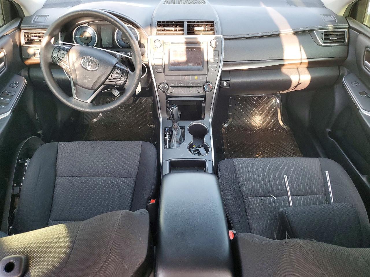 2017 TOYOTA CAMRY LE photo 8