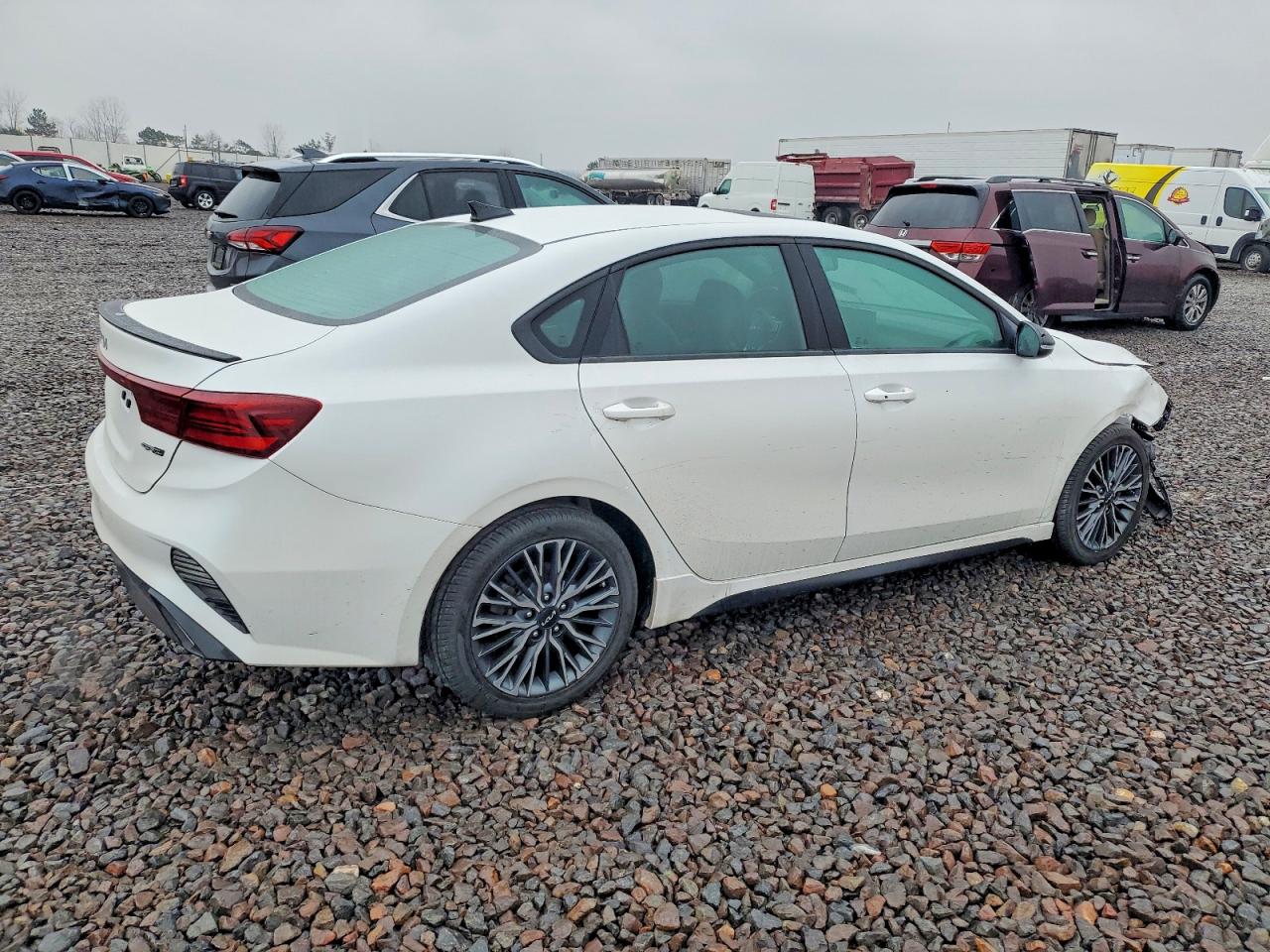 2024 KIA FORTE GT LINE photo 3