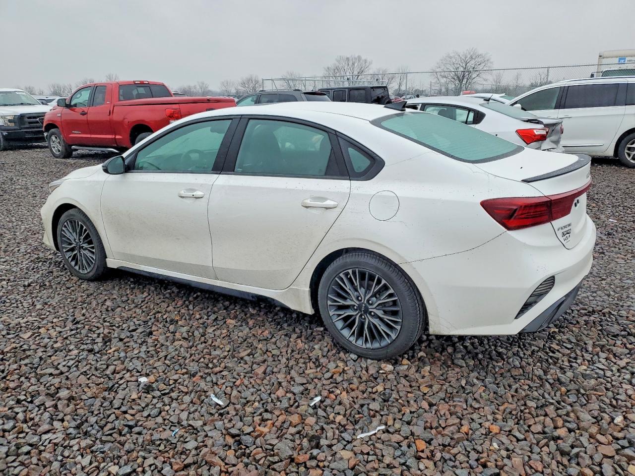 2024 KIA FORTE GT LINE photo 2