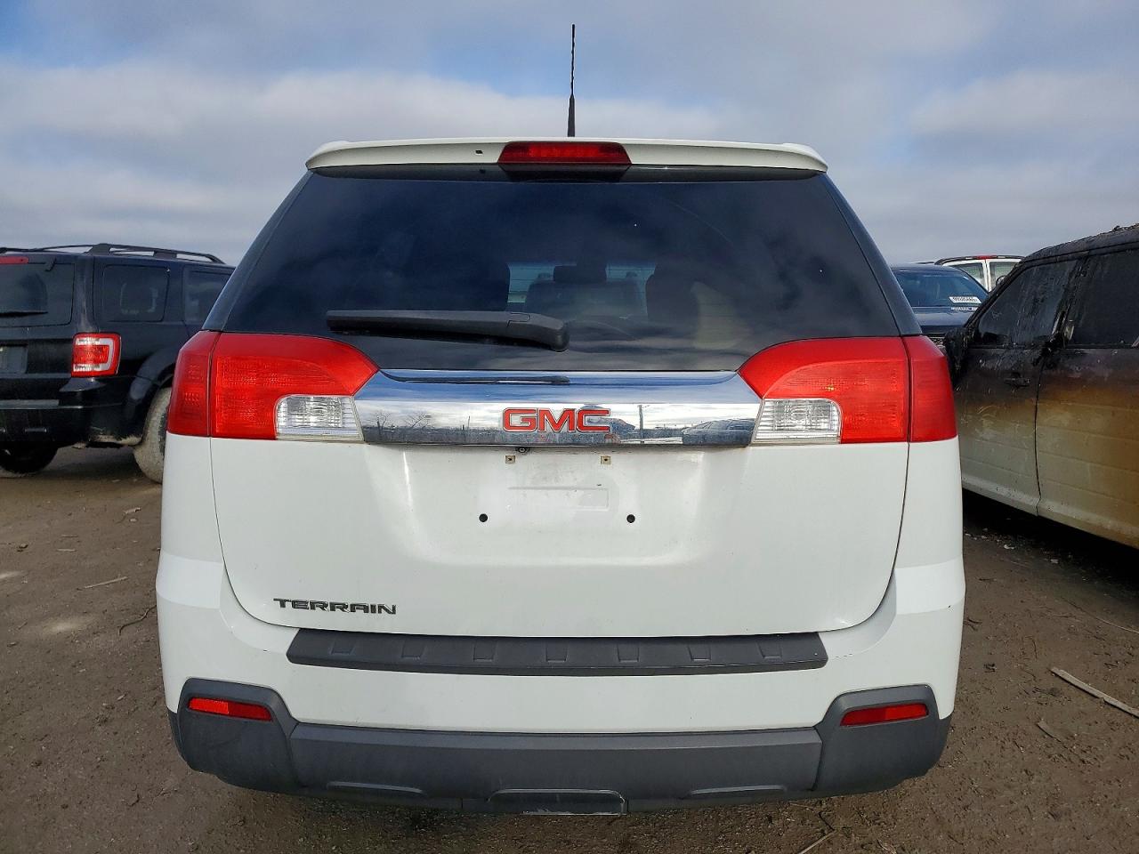 2011 GMC TERRAIN SLE photo 6