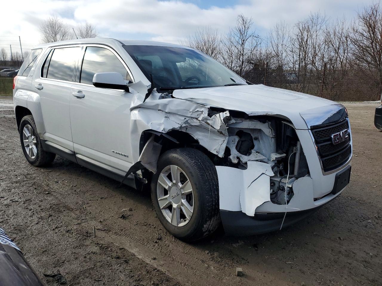 2011 GMC TERRAIN SLE photo 4