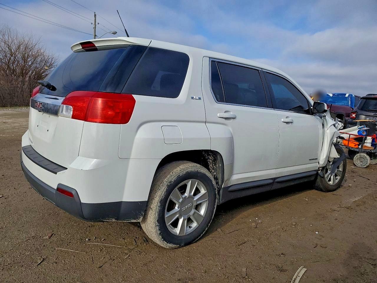 2011 GMC TERRAIN SLE photo 3