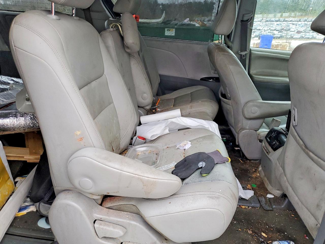 2020 TOYOTA SIENNA XLE photo 11
