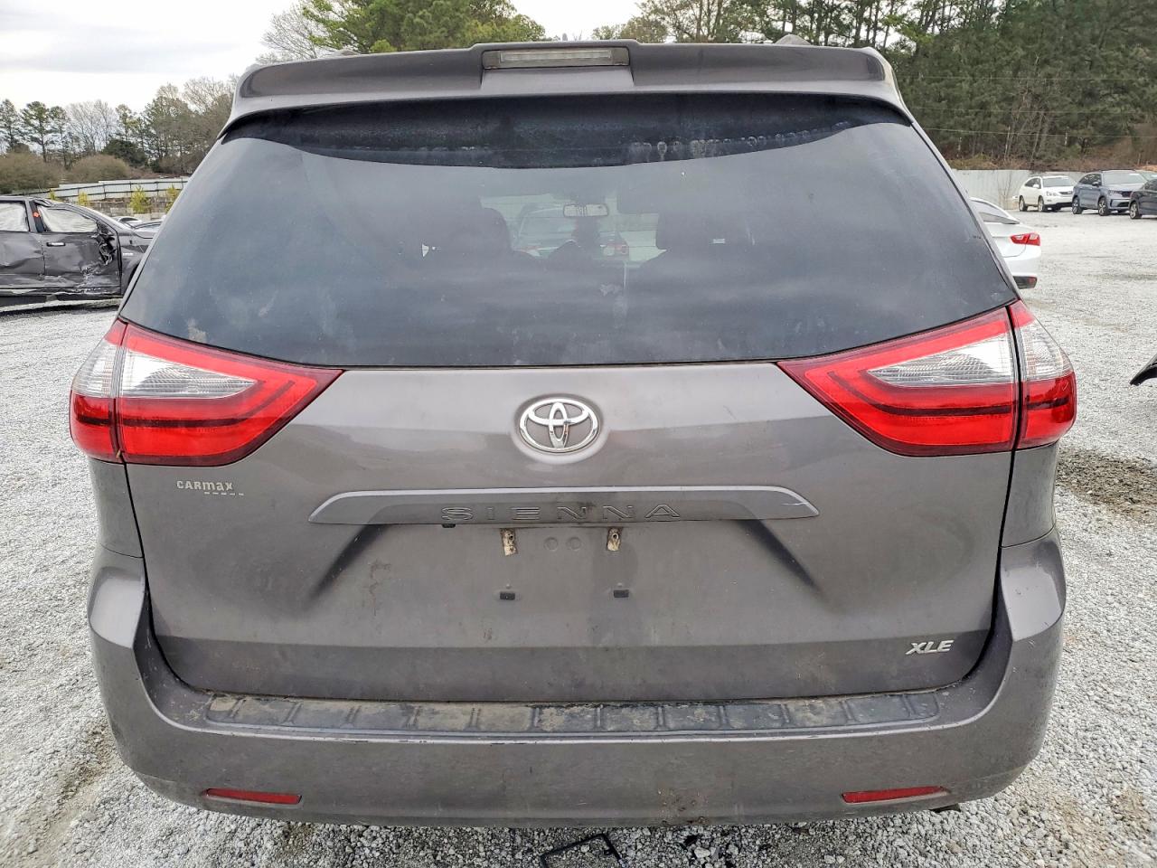 2020 TOYOTA SIENNA XLE photo 6