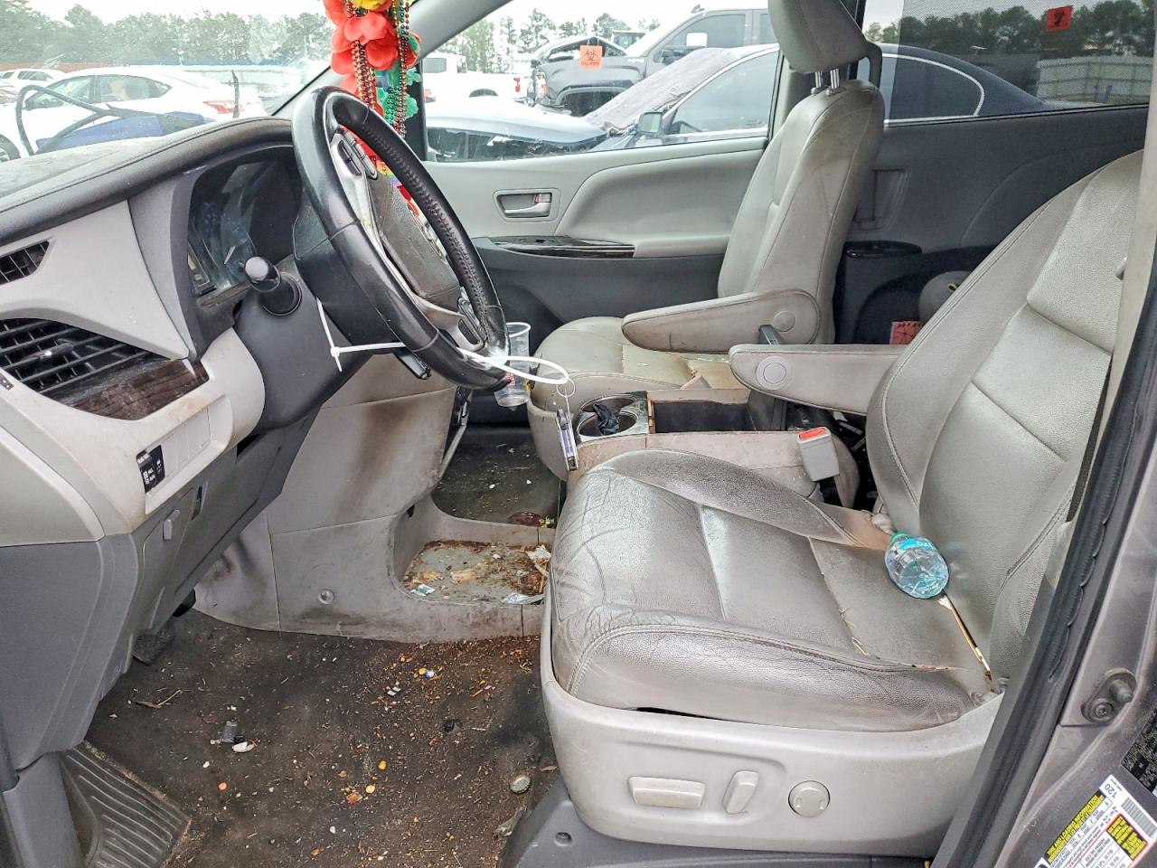 2020 TOYOTA SIENNA XLE photo 7