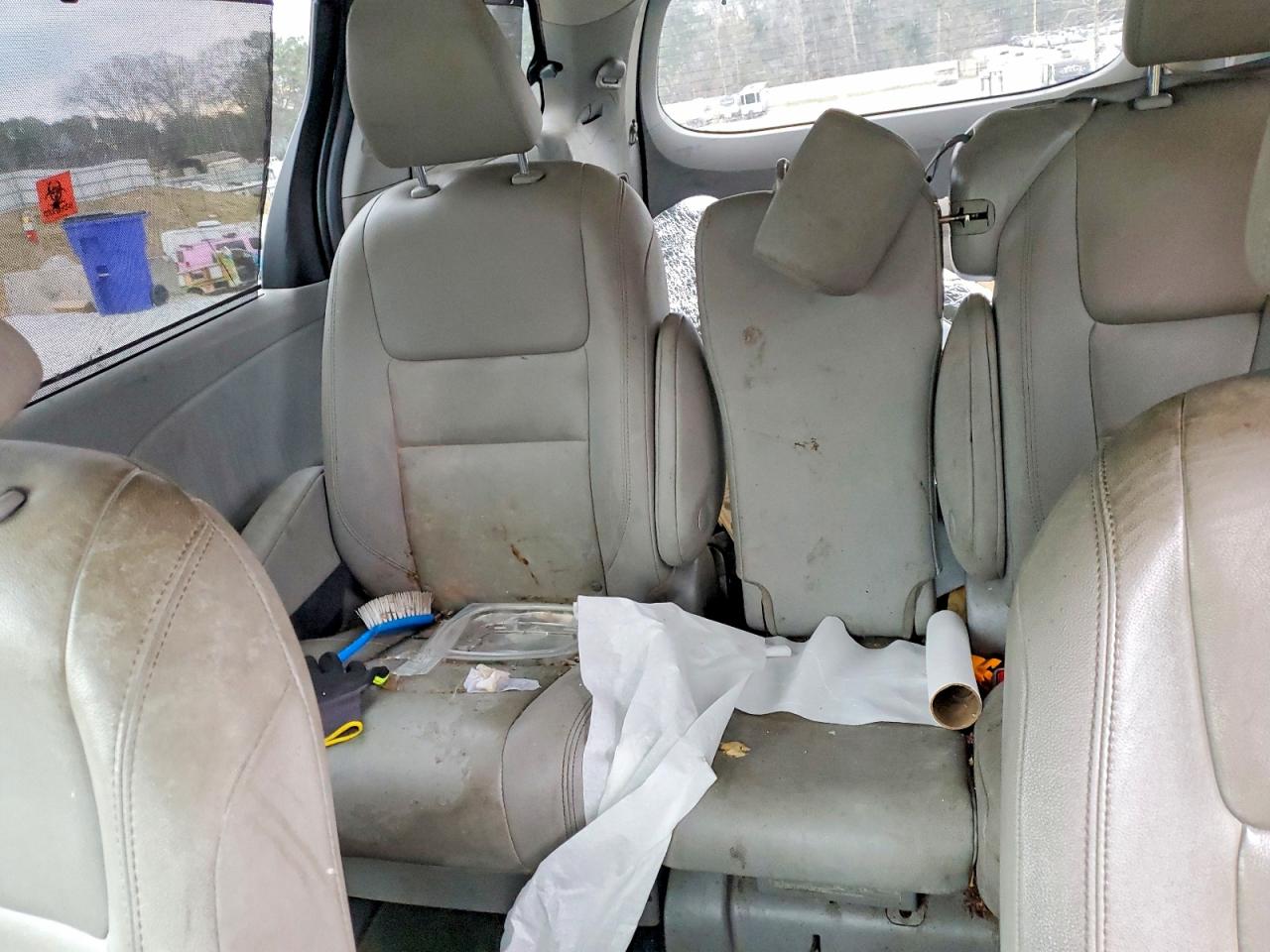 2020 TOYOTA SIENNA XLE photo 10