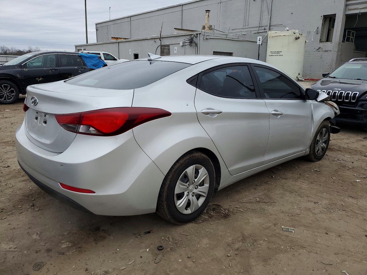 2016 HYUNDAI ELANTRA SE photo 3
