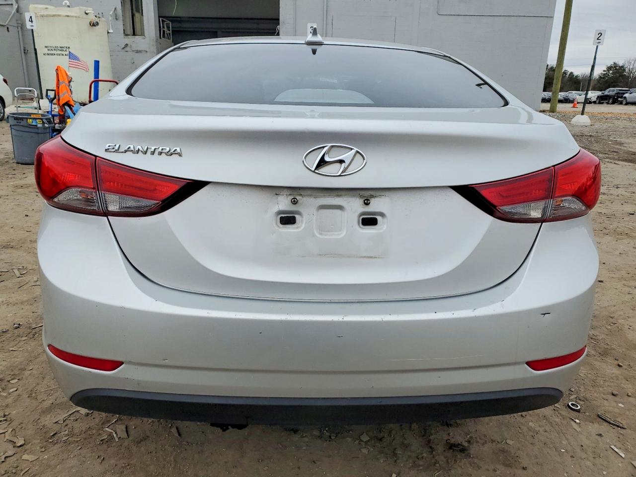 2016 HYUNDAI ELANTRA SE photo 6