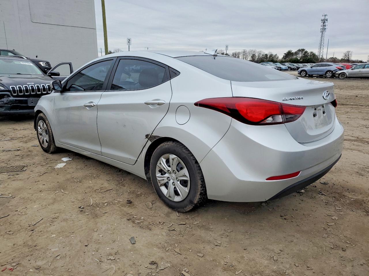 2016 HYUNDAI ELANTRA SE photo 2